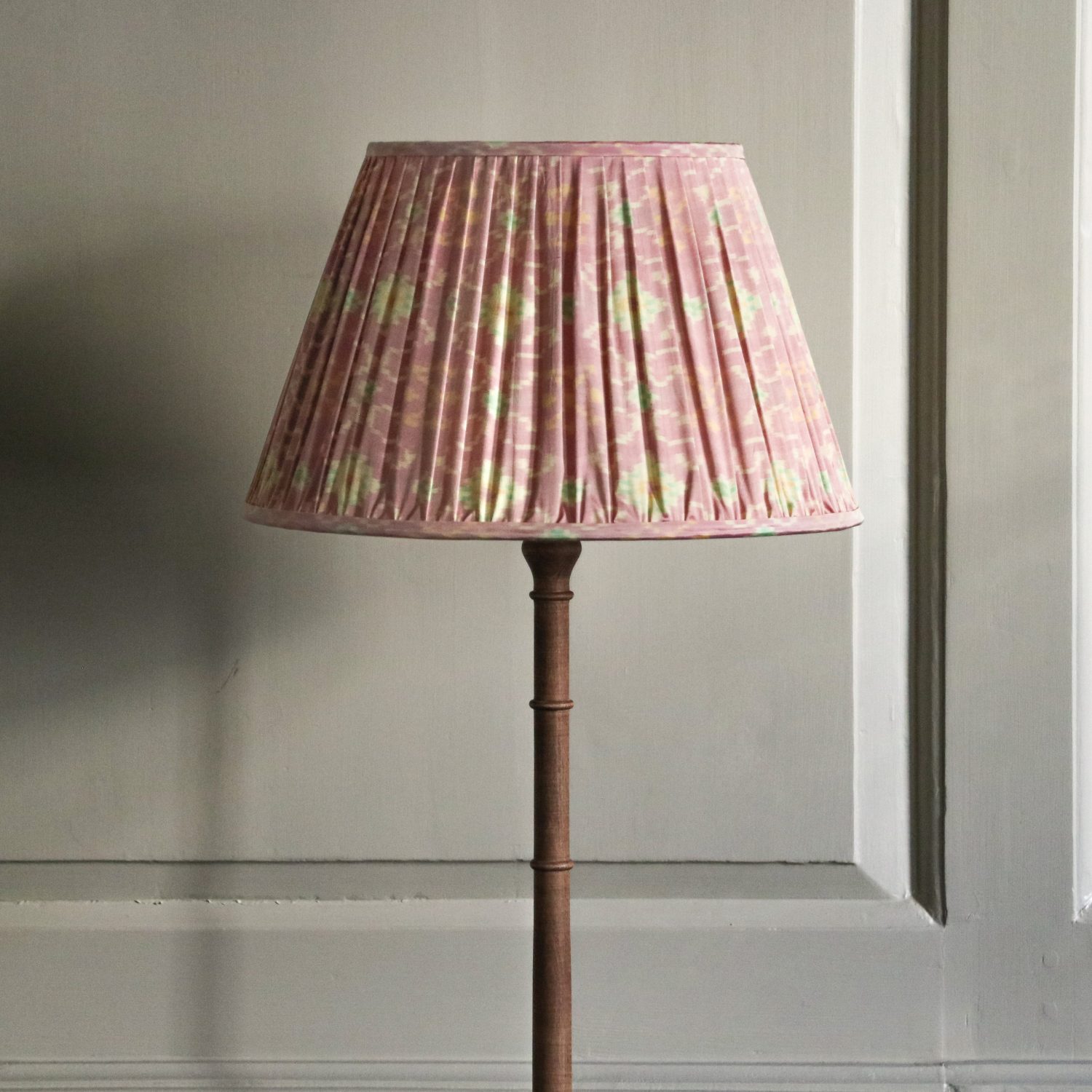 indian block print, shenouk, luxury lampshades, block print lampshades, block print, uk lampshades, online lampshades, handmade lampshades, gathered lampshades, pleated lampshades, online shopping lampshades, English lampshades, sari lampshades, silk lampshades