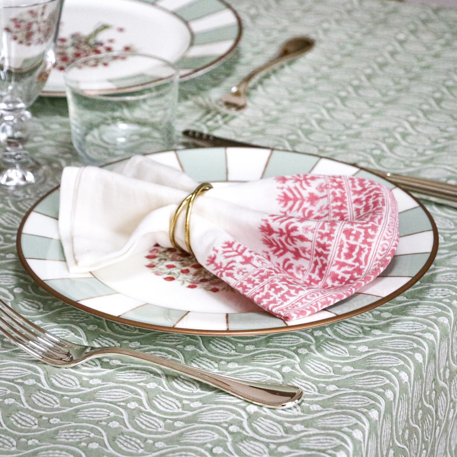 shenouk, luxury table linen, table linen, tablecloths, block print tablecloths, indian block print, English block print, online shopping block print, online block print, blue tablecloths, napkins, block print napkins, blue napkins, English table linen, British table linen, online table linen