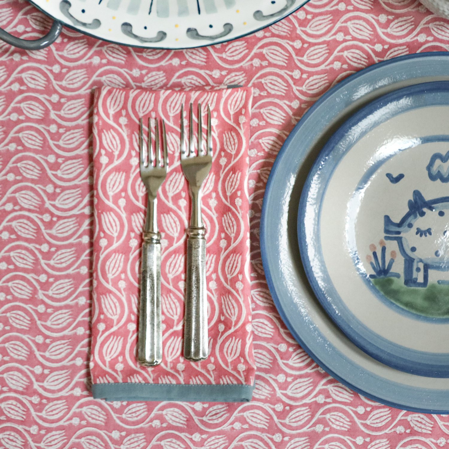 shenouk, luxury table linen, table linen, tablecloths, block print tablecloths, indian block print, English block print, online shopping block print, online block print, blue tablecloths, napkins, block print napkins, blue napkins, English table linen, British table linen, online table linen