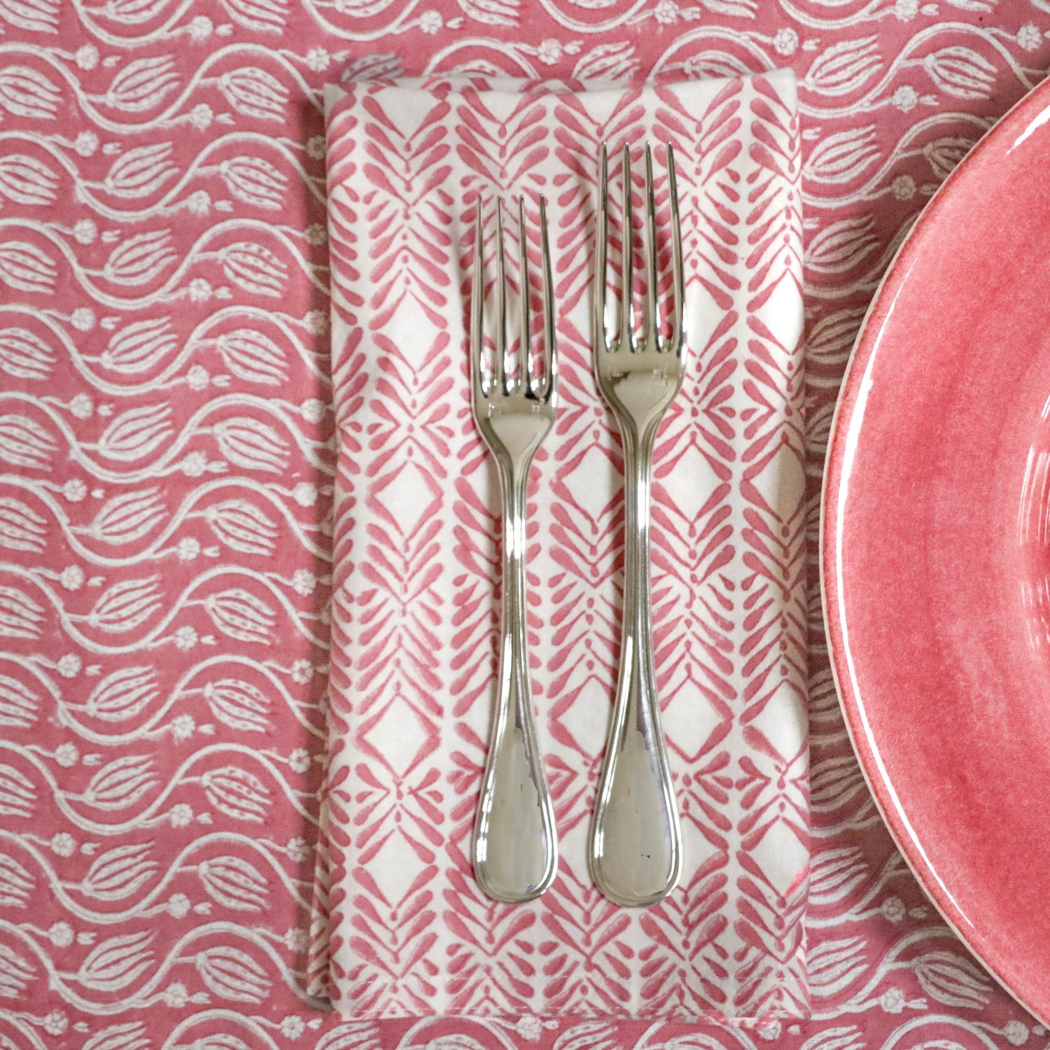 shenouk, luxury table linen, table linen, tablecloths, block print tablecloths, indian block print, English block print, online shopping block print, online block print, blue tablecloths, napkins, block print napkins, blue napkins, English table linen, British table linen, online table linen