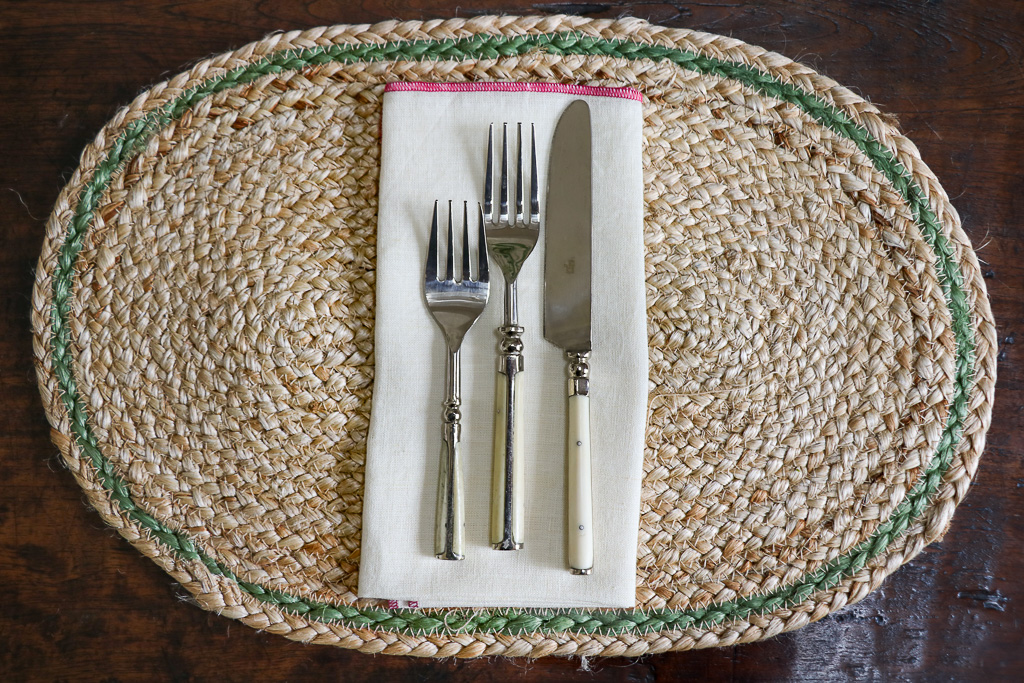 Sinnia Jute Placemat, Indian artisans, shenouk, Jute tablemats, Jute placemats, tableware, Indian jute Sinnia Jute Placemat, Indian artisans, shenouk, Jute tablemats, Jute placemats, tableware, Indian jute