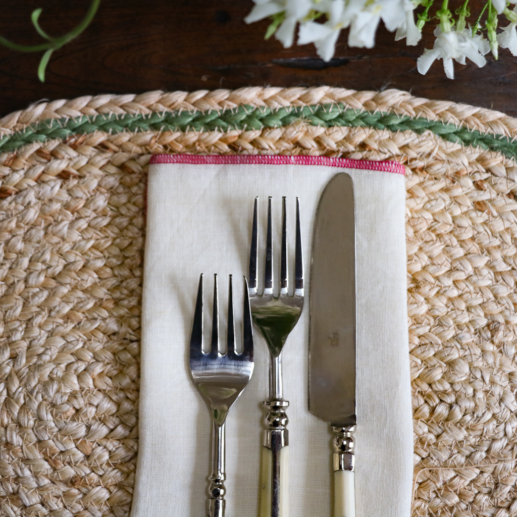 Sinnia Jute Placemat, Indian artisans, shenouk, Jute tablemats, Jute placemats, tableware, Indian jute Sinnia Jute Placemat, Indian artisans, shenouk, Jute tablemats, Jute placemats, tableware, Indian jute