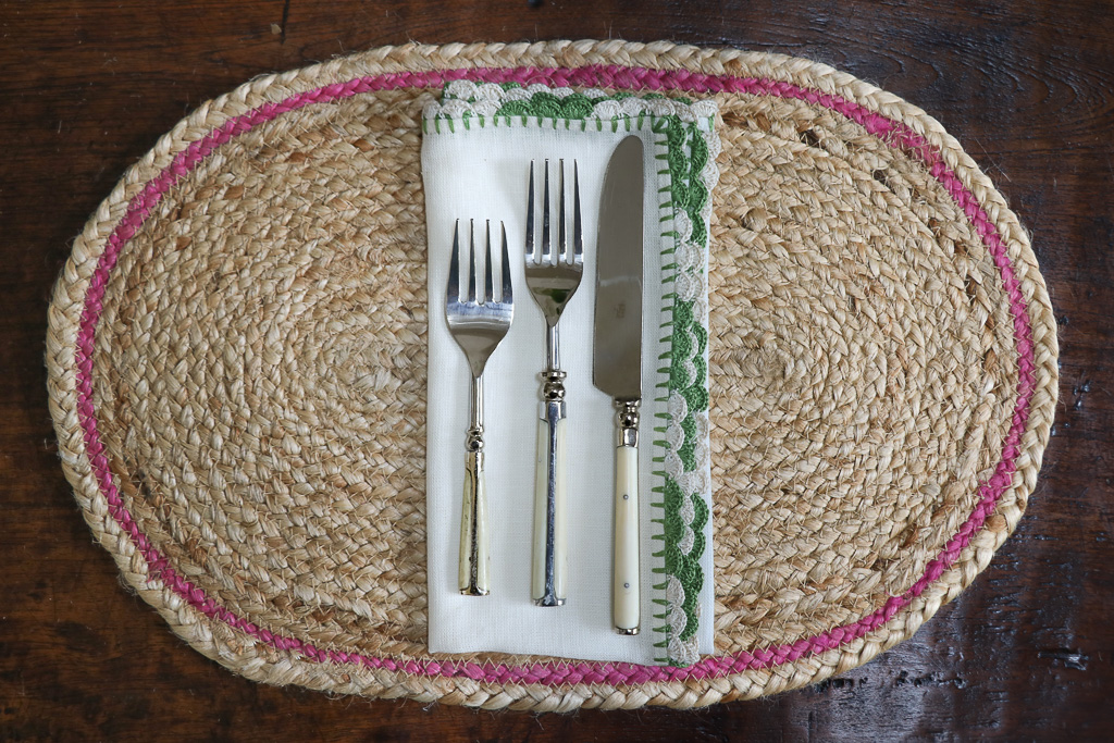 Sinnia Jute Placemat, Indian artisans, shenouk, Jute tablemats, Jute placemats, tableware, Indian jute Sinnia Jute Placemat, Indian artisans, shenouk, Jute tablemats, Jute placemats, tableware, Indian jute